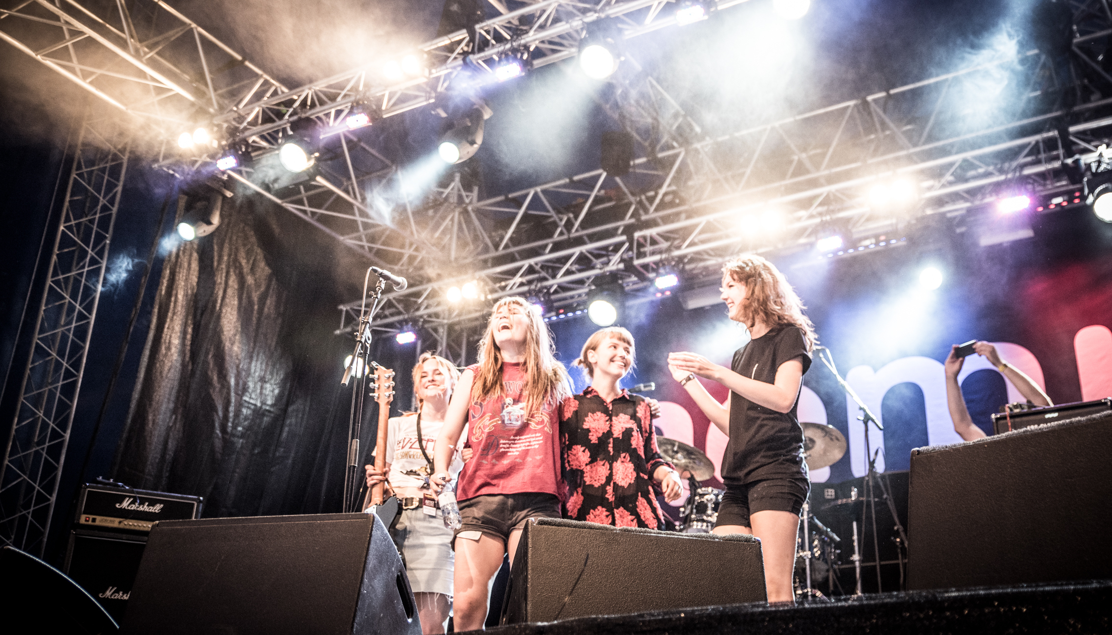 Bandet Hedda hatar på scenen på Nemis.